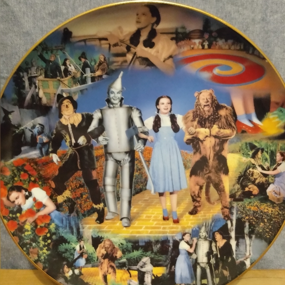 Wizard Of Oz 8" Collectors plate. "Follow The Yellow Brick Road" 2003